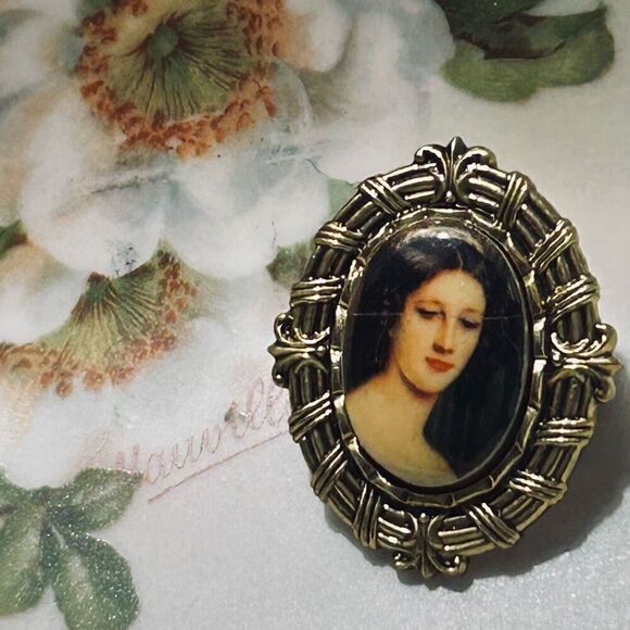 Vintage Germany Signed Porcelain Woman Portrait Cameo Brooch Gold Tone Metal Pin - Picture 1 of 4